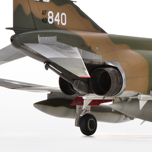 Zoukei-Mura 1:48 - F-4C PHANTOM II WILD WEASEL IV  (SWS48-16)