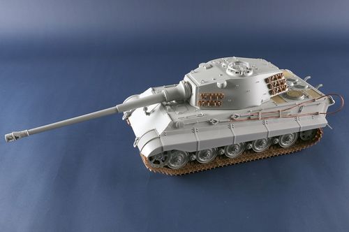 Trumpeter 1:16 - Pz.Kpfw.VI Sd.Kfz.182 Tiger II (Henschel Turret with 105 mm Gun) (00949)