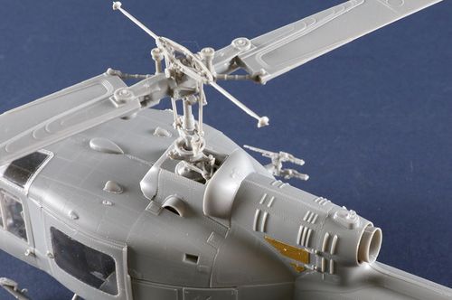 Trumpeter 1:35 - Bell UH-1 B Huey - Gunship (05112)