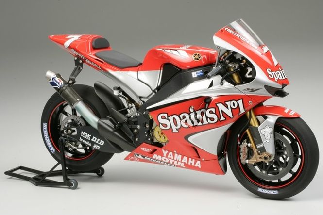 Main Image Tamiya 1:12 - Yamaha YZR-M1´04 No.7/No.33 (14100)