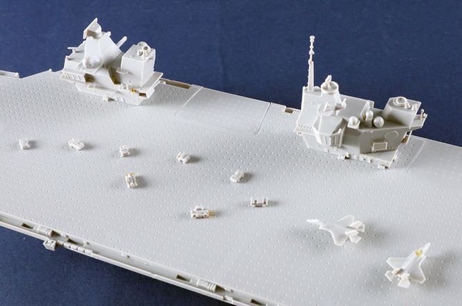 Hovedbilde Trumpeter 1:700 - HMS Queen Elizabeth Aircraft ...