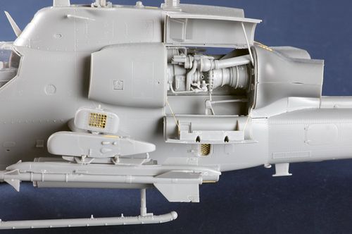 Trumpeter 1:35 - Bell AH-1 W Super Cobra (Turned Exhaust) (05117)