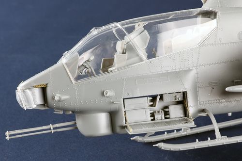Trumpeter 1:35 - Bell AH-1 W Super Cobra (Turned Exhaust) (05117)