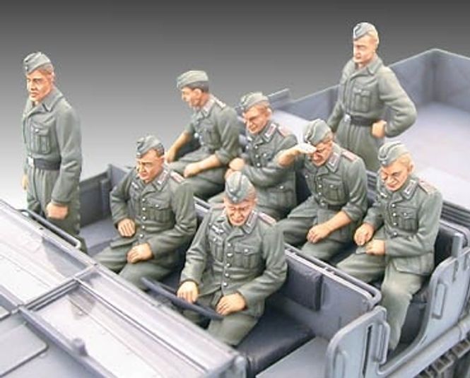Hovedbilde Tamiya 1:35 - German 18-Ton Heavy Half-Track FAMO ...