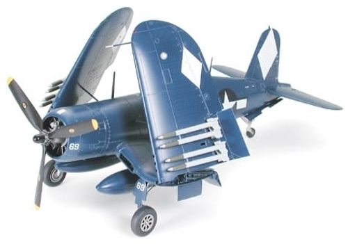 Tamiya 1:48 - Vought F4U-1D Corsair w/ Moto-Tug (61085)