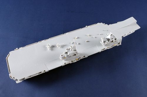 Trumpeter 1:700 - HMS Queen Elizabeth Aircraft Carrier (06751)