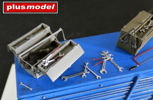 Plus Model 1:35 - Garage Equipment 497 
