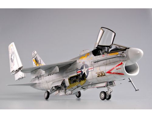 Trumpeter 1:32 - USS A-7E Corsair II. 02231 