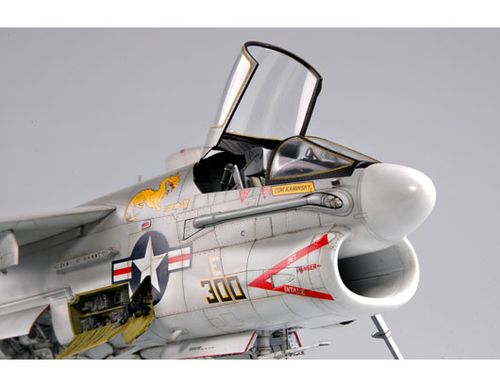 Trumpeter 1:32 - USS A-7E Corsair II. 02231 