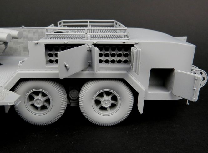 Main Image Das Werk 1:35 - 8.8cm Flak mounted on 9t VOMAG ...