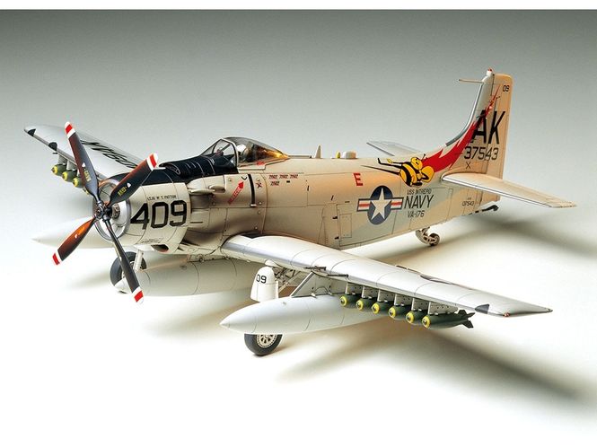 Hovedbilde Tamiya 1:48 - Douglas A-1H Skyraider U.S Navy ...