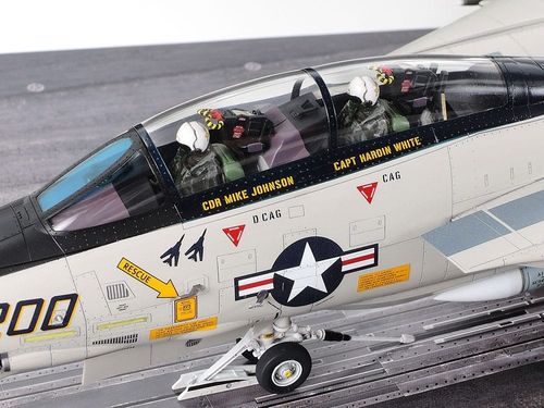 Tamiya 1:48 - Grumman F-14A Tomcat (Late Model) Carrier Launch Set (61122)