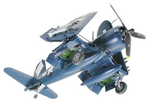 Tamiya 1:48 - Vought F4U-1D Corsair w/ Moto-Tug (61085)